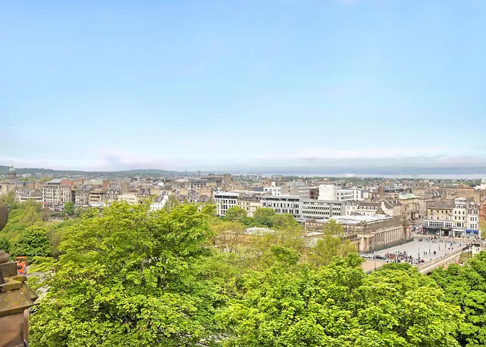 Joivy Eclectic Apartment Near Edinburgh Castle